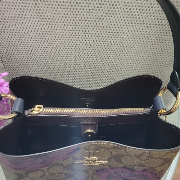 Authentic Coach bag💯! - Picture 5 of 7